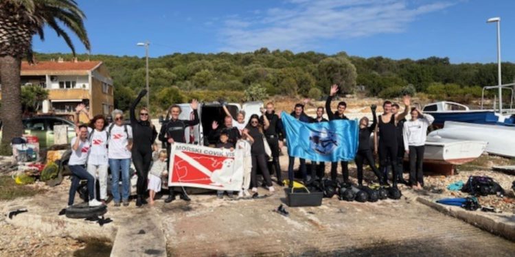 U Viškoj uvali održana ekološka akcija čišćenja podmorja „Neću smeće – daj mi vreće“