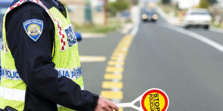 U Zadru uhvaćen vozač koji je jurio 115 kilometara na sat gdje je ograničenje 50 – ostao bez vozačke na tri mjeseca