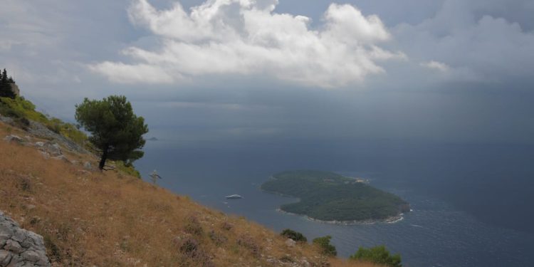 U petak na sjeveru dosta vedrine, a na jugu česta kiša, lokalno i obilnija