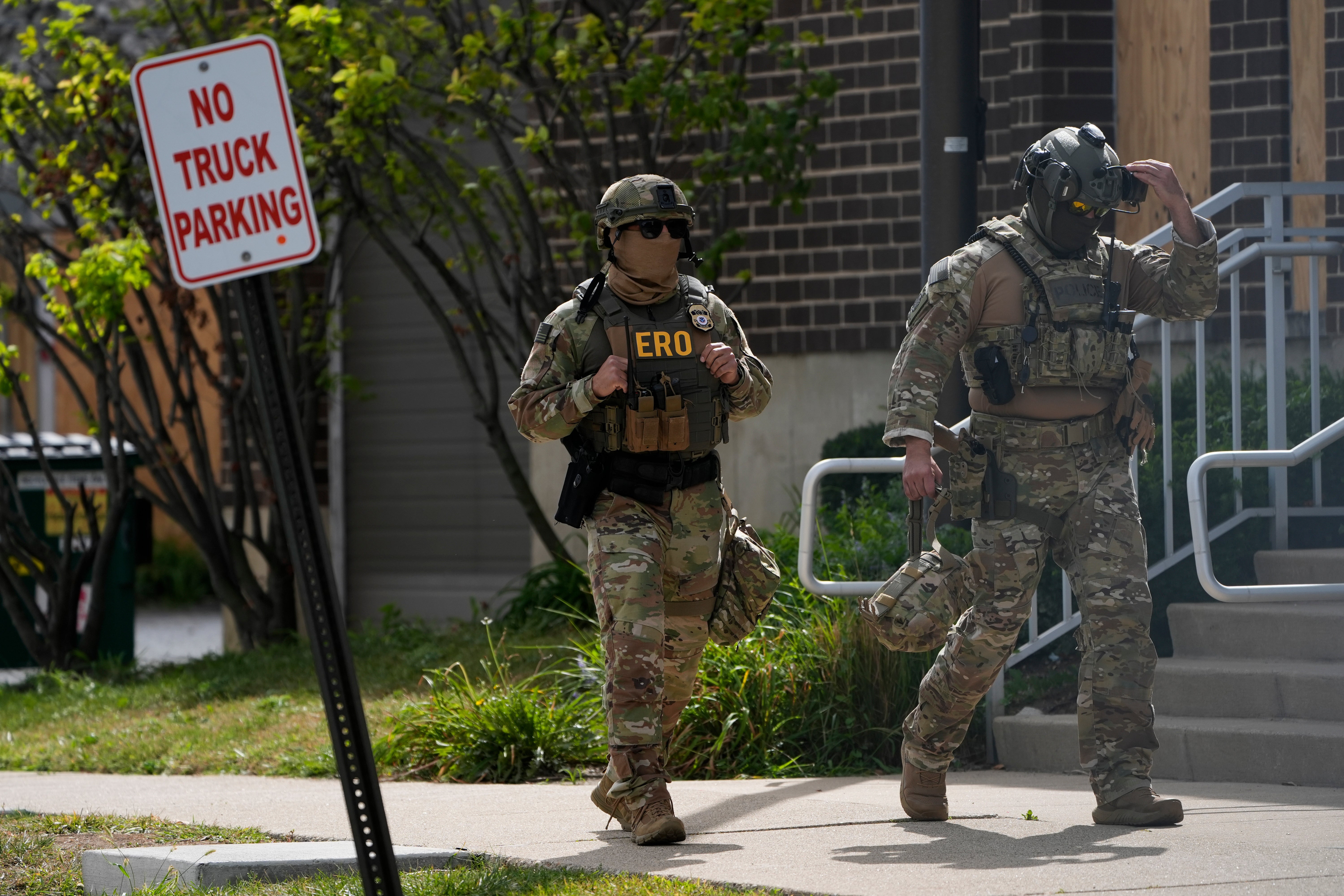 Imigracijske agencije tražile su osjetljive državne podatke o porezu i zdravlju, kao i nove alati za špijunsko softver, jer provode kampanju masovne deportacije Trumpove administracije