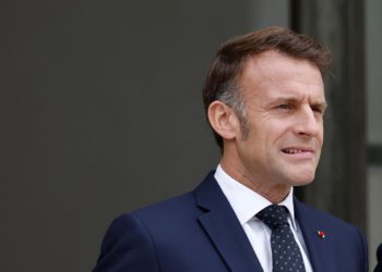 Unutar političke krize Emmanuela Macrona dok se francuska vlada spušta u farsu