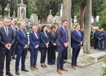 Uoči Dušnog dana i blagdana Svih svetih načelnik Pavličević položio vijenac i zapalio svijeću za sve poginule branitelje i civile u Domovinskom ratu