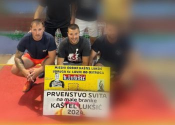 Velika tuga u Kaštelima, dirljivi oproštaji od braće stradale u lavini: “Nerazdvojni su bili u ovozemaljskom životu, zajedno idu i u vječni”