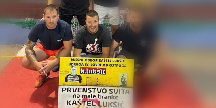 Velika tuga u Kaštelima, dirljivi oproštaji od braće stradale u lavini: “Nerazdvojni su bili u ovozemaljskom životu, zajedno idu i u vječni”