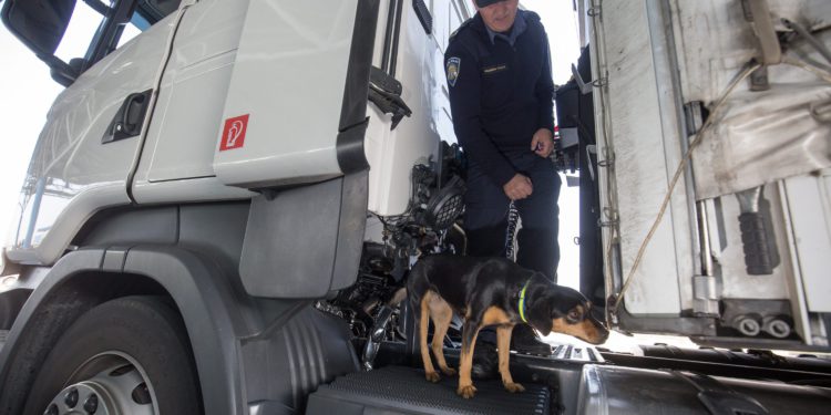Velika zapljena policije na granici: Pogledajte što je Srbin pokušao unijeti u Hrvatsku