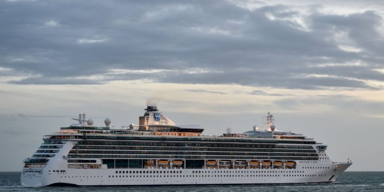 Više od 90 putnika i posada na brodu Kraljevskog kariba krstarenja se razbole s norovirusom