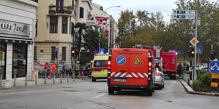 Više vatrogasnih intervencija u Splitu – prometna nesreća, požar kod Poljuda i tehnička pomoć u KBC-u