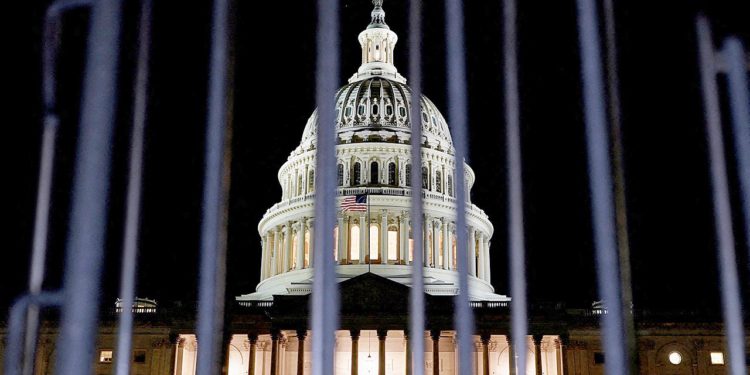 Vladin isključivanje ulazi u drugi tjedan jer Kongres ostaje u zastoju