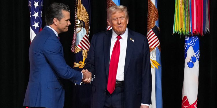 Vojska počinje plaćati od neobičnog izvora dok je Shutdown dosegao 15. dan, a ostatak saveznih radnika prolazi bez