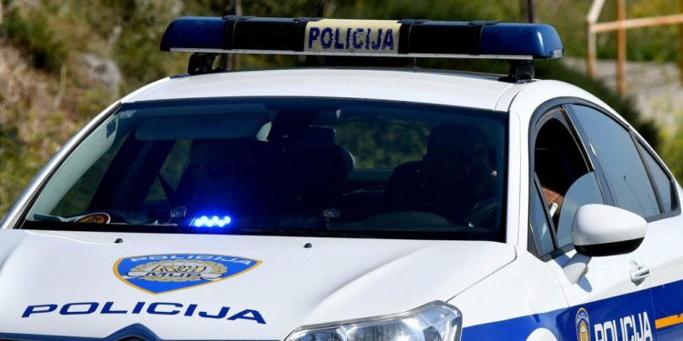 Vozio Škodu u Gaženici bez položenog vozačkog, a već je pravomoćno osuđivan. Auto mu je oduzeto, a on je otpremljen u zatvor