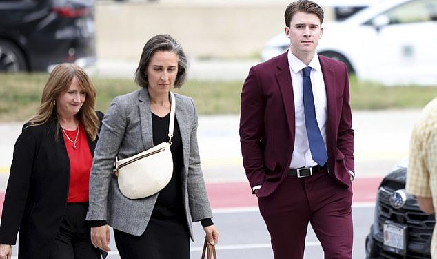 Vratar Carter Hart potpisao je ugovor s Vegas Golden Knightsima mjesec dana nakon što je oslobođen optužbi za seksualni napad