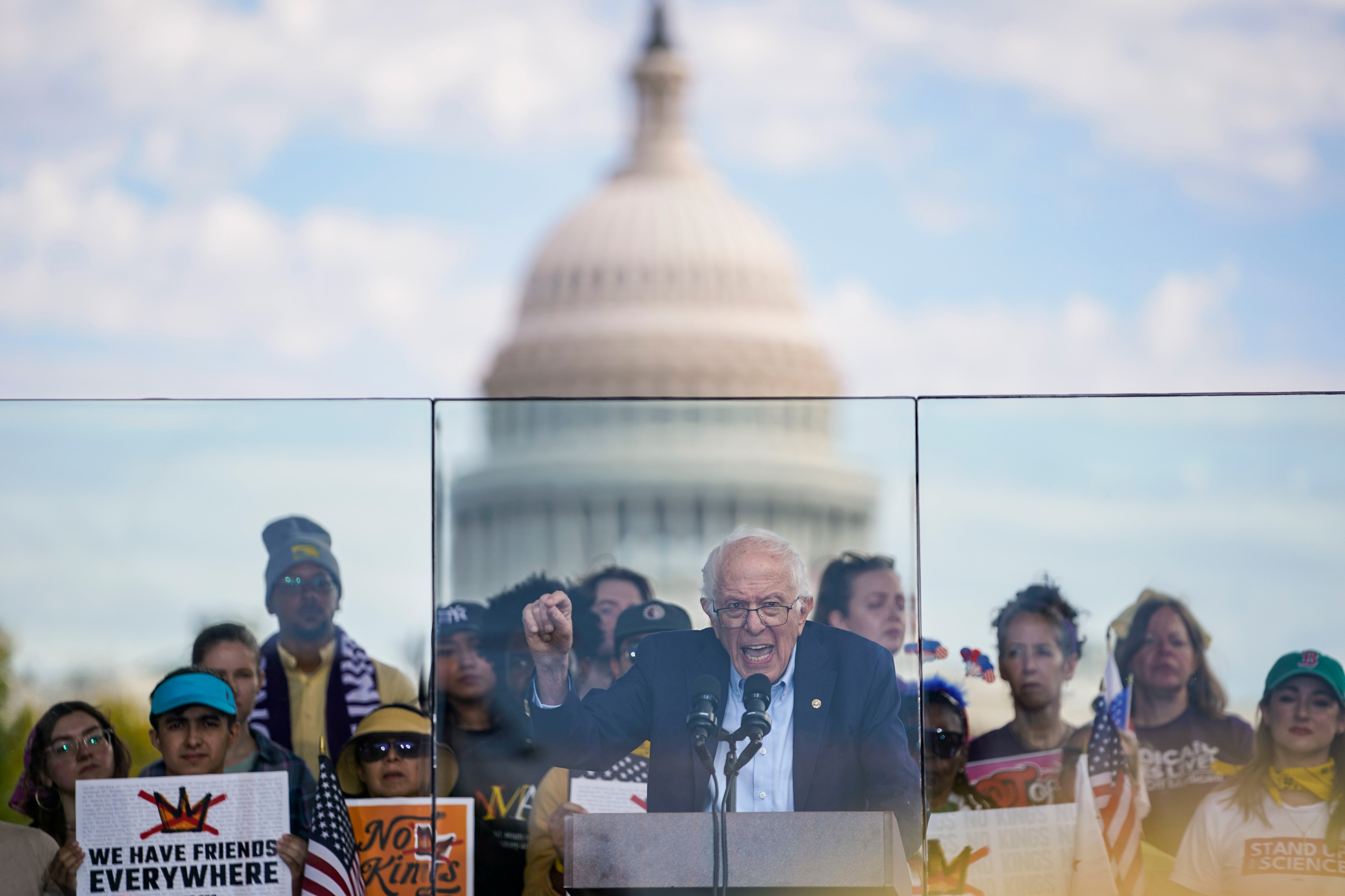 Senator Bernie Sanders obratio se okupljenima u Washingtonu, DC, i osudio milijardere koji su pomogli financirati Trumpovu kampanju 2024.