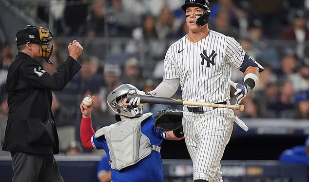 Yankeesovi obožavatelji spirale u MELTDOD dok je New York eliminiran iz MLB doigravanja u brutalnom porazu od Blue Jaysa