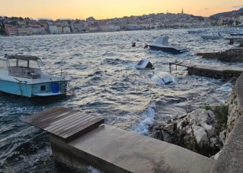 ZBOG VJETRA Propalo otvaranje “Lošinj opena”, lova na veliku ribu, a bura je u Malom Lošinju potapala i brodice!