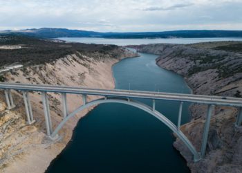 Za sav promet otvorena autocesta A1, državna cesta DC54 Maslenica-Zaton Obrovački i Paški most (DC106)