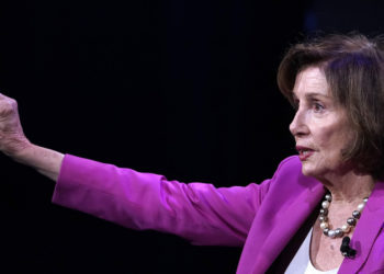 ‘Začepi!’ Pelosi se obrušila na novinara ispred američkog Kapitola (VIDEO) — RT World News