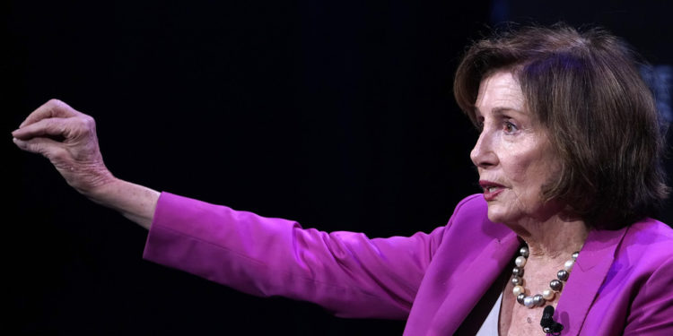 ‘Začepi!’ Pelosi se obrušila na novinara ispred američkog Kapitola (VIDEO) — RT World News