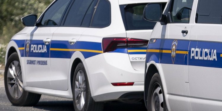 Zadarska policija zaustavila dvojicu vozača – jedan vozio unatoč zabrani, drugi odbio test na drogu