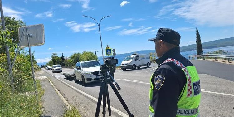 Zaustavljena u Crikvenici jer nije vezala pojas, pa shvatili da je za njom raspisana potraga