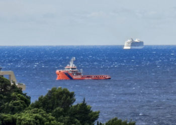 Zbog jake orkanske bure kruzer nije pristao u grušku luku