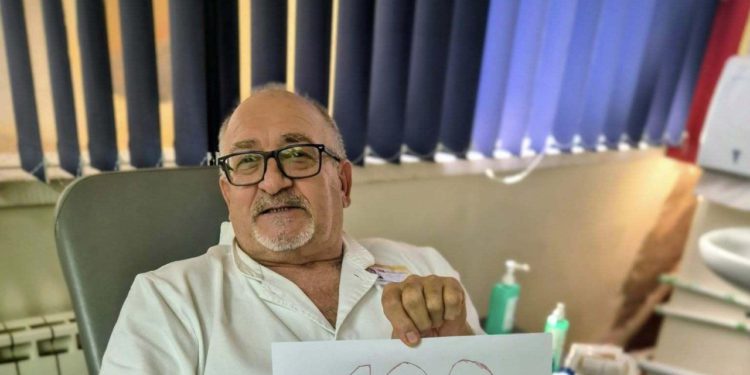 Zdravko Cvitanović iz Opće bolnice Dubrovnik stoti put darovao krv: ‘ Ti si naš Superman…’