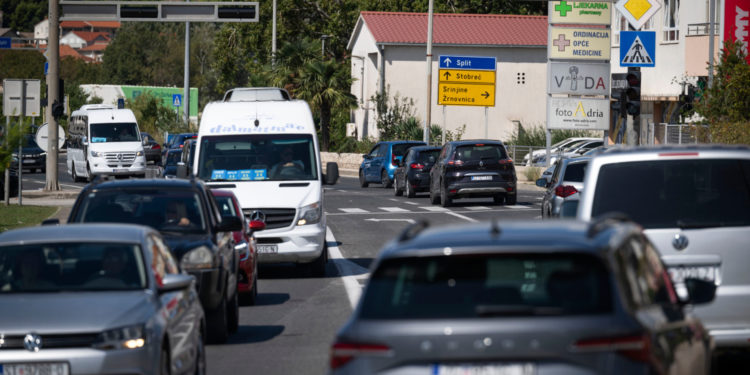 Zlatni brojevi koji pokazuju da je skinuta kilometraža, Hrvat: ‘Radije uzmi auto s 250.000’