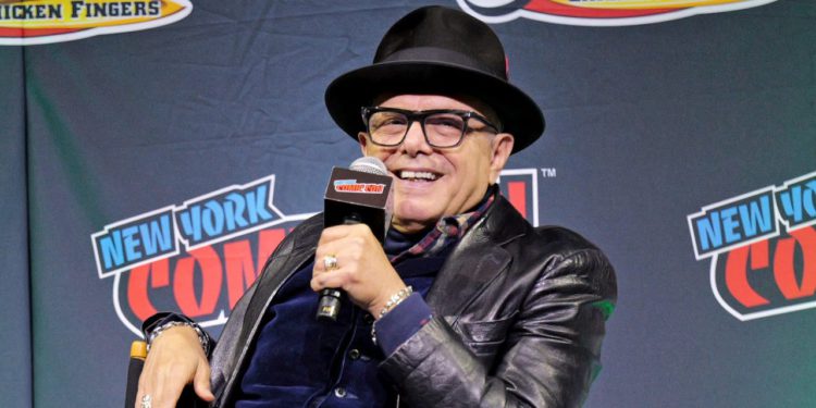 Zvijezda Matrixa još uvijek uznemirena zbog smrti lika, kaže Wachowskis ‘f *** ing lagao o svojoj sudbini