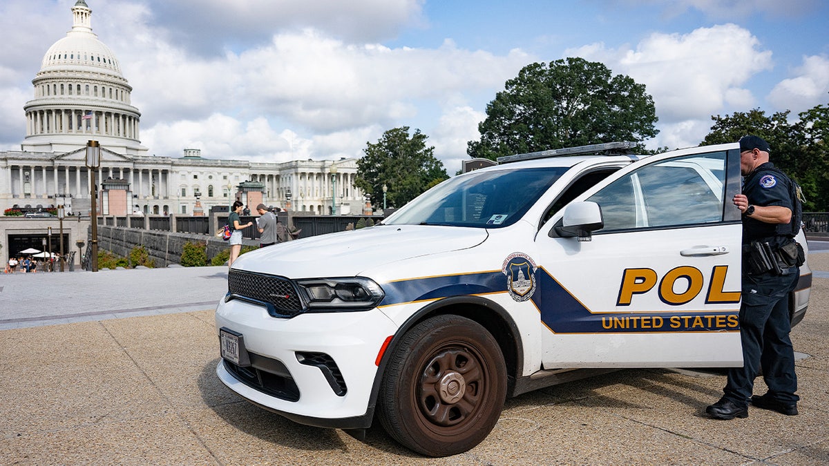 Slika službenika US Capitol policije u Washingtonu, DC