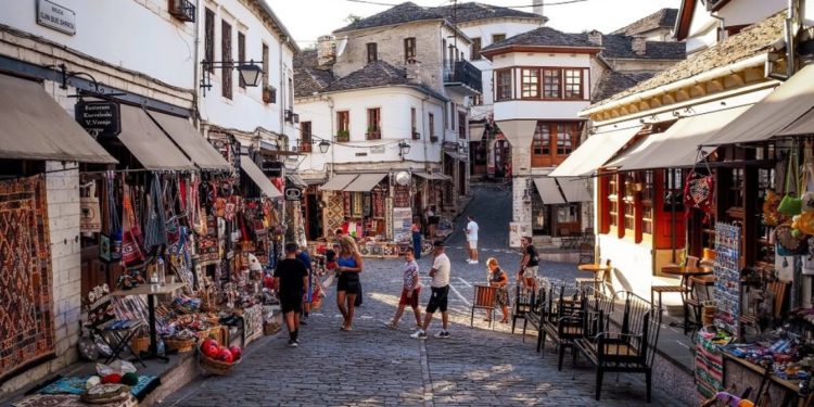 Albansko turističko čudo: Počinju bolni simptomi masovnosti i manjka održive strategije