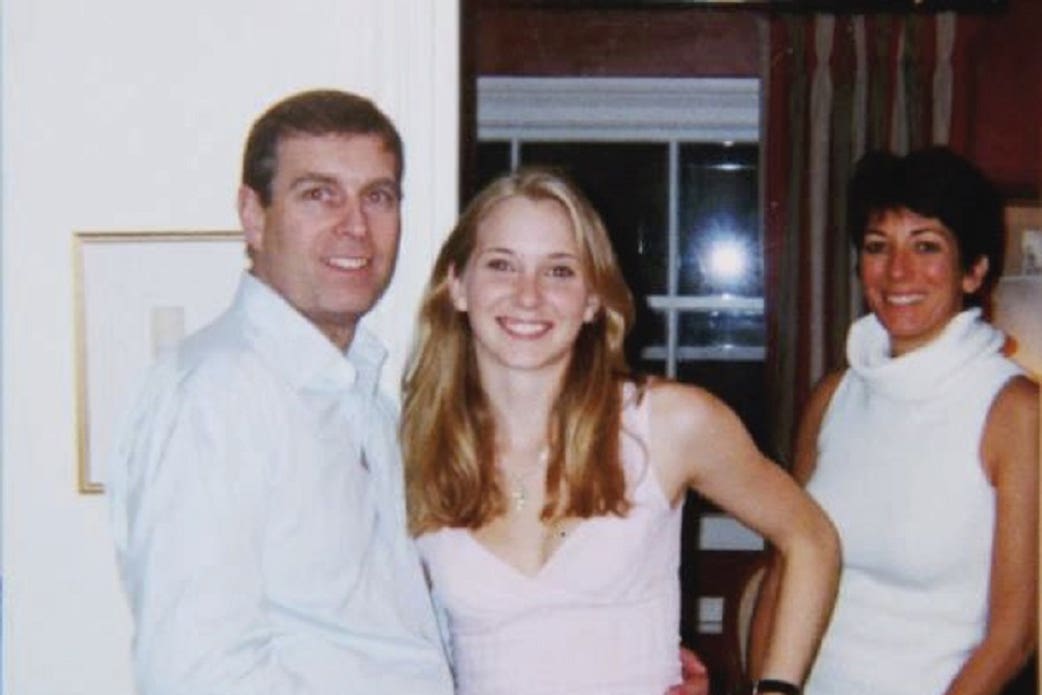 Virginia Giuffre (C) neslavno je slikana s princem Andrewom i Ghislaine Maxwell kad je bila mlađa