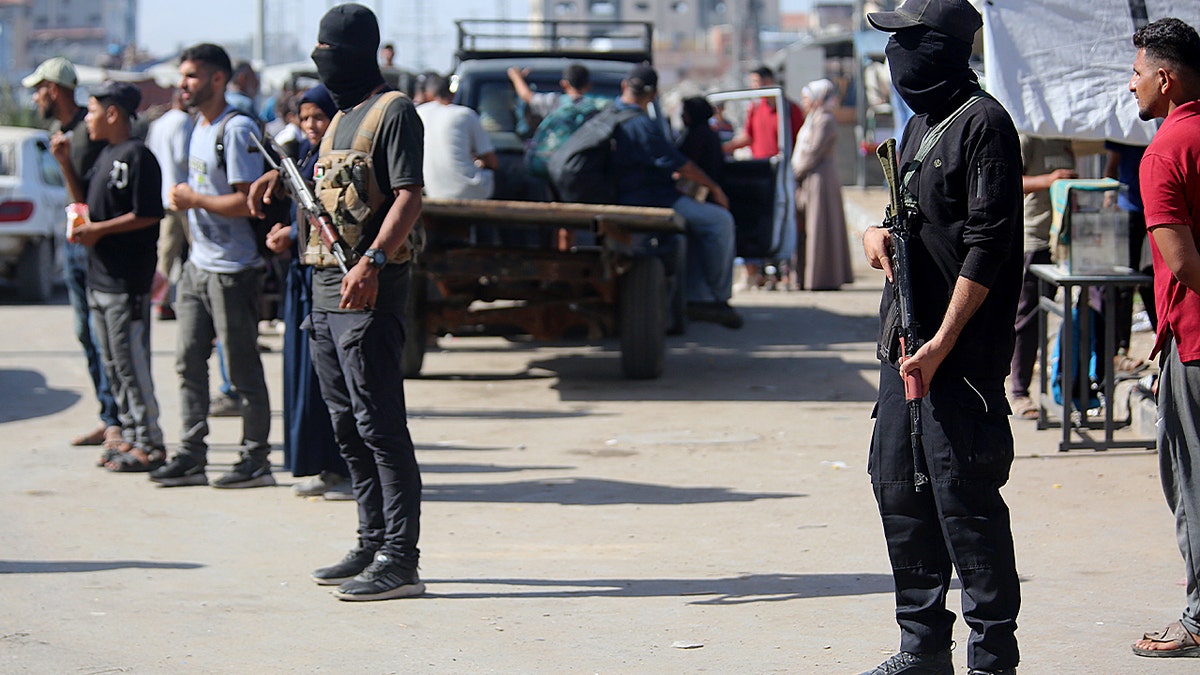 Militanti na ulici Gaze.