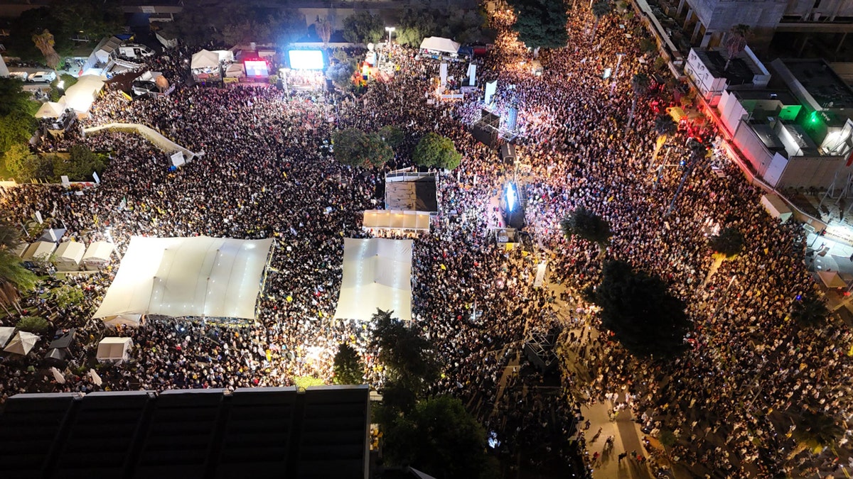 Zračni snimak mitinga na Trgu talaca