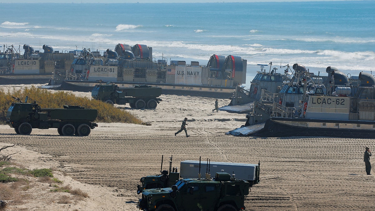Američki potpredsjednik Vance nazočio proslavi 250. obljetnice Marinskog korpusa Sjedinjenih Država u Camp Pendletonu