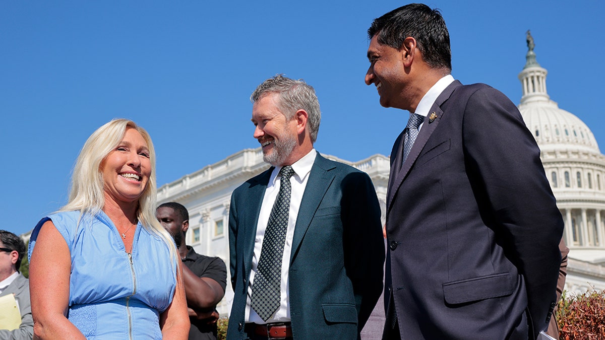 Reps. Marjorie Taylor Greene, Thomas Massie i Ro Khanna