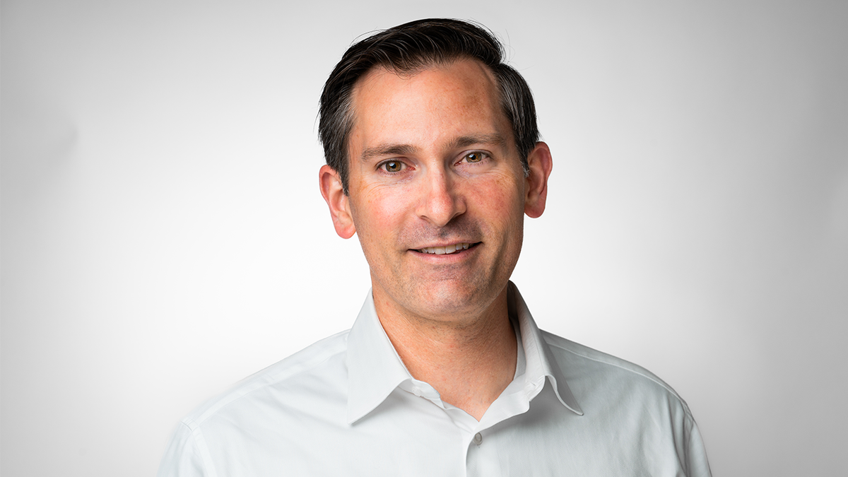 Matt Van Epps smiješeći se