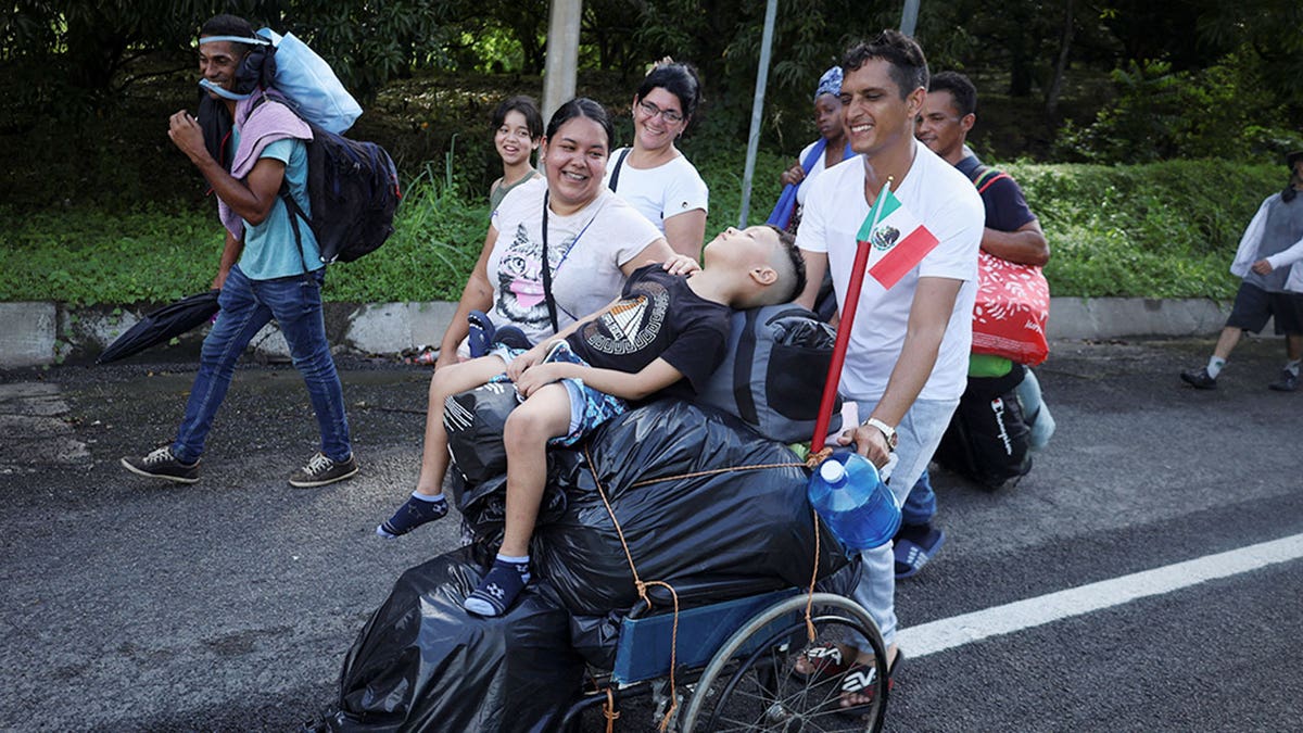 Obitelji migranata putuju kroz Meksiko