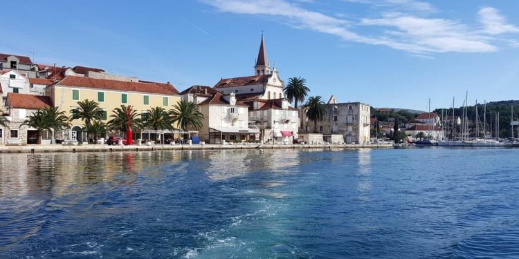 BRAČ Klimatski neutralan otok