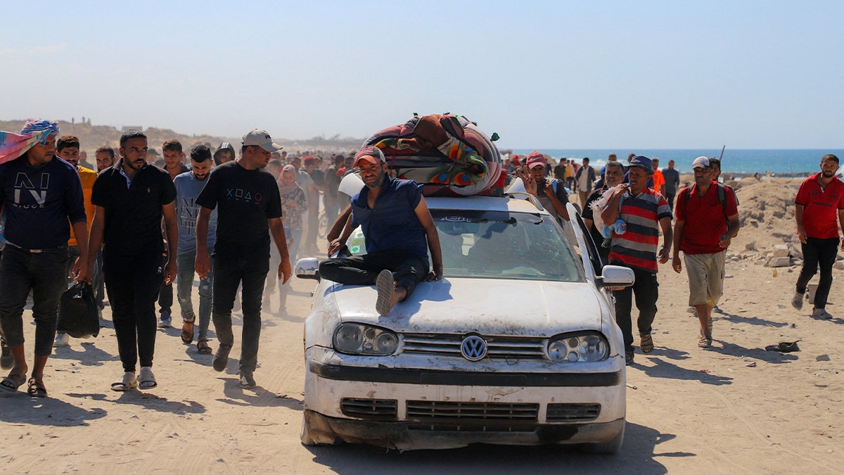 Palestinci su viđeni kako se preseljavaju kako se rat završava