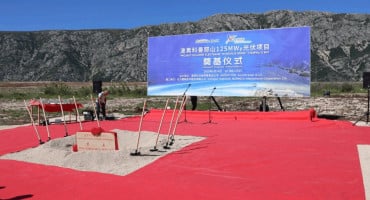 Polaganje kamena temeljca za solare, Komanje brdo