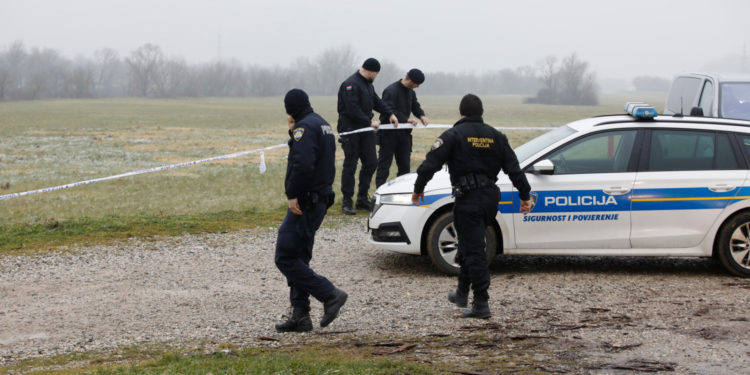 Drama u Zagrebu, hitne službe spašavaju čovjeka iz Save: Netko ga je uočio kako pliva