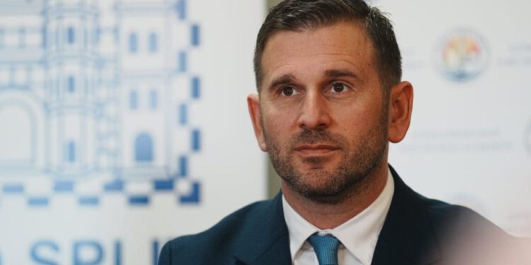 ANKETA Šuta kaže da je puno toga napravio u prvih šest mjeseci. Jeste li vi zadovoljni njime?