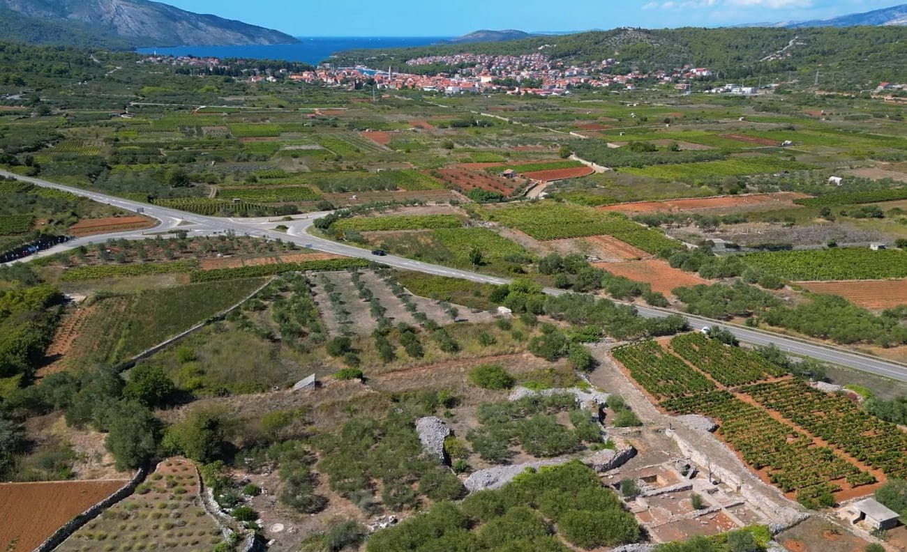 stari grad arheoloski lokalitet starogradsko polje pharos01