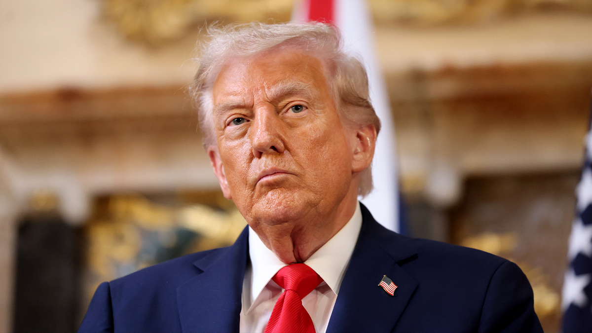 Trump sluša tijekom vijesti u Velikoj Britaniji 