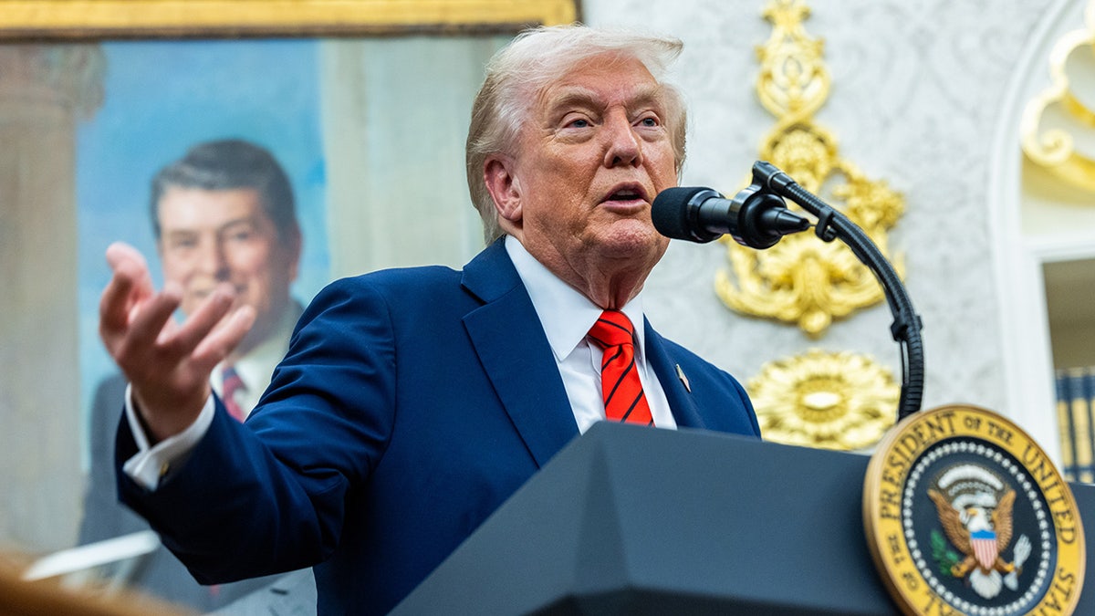 Trump govori u Ovalnom uredu