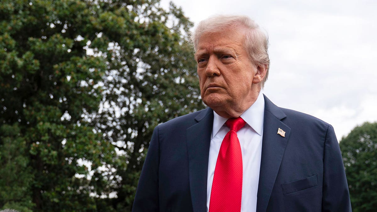 Trump razgovara s novinarima u Bijeloj kući