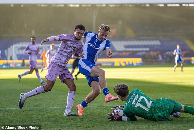 Međutim, klub je neporažen u posljednje četiri utakmice nakon dvije pobjede i dva remija, uključujući teško zasluženi bod u Oldhamu u subotu