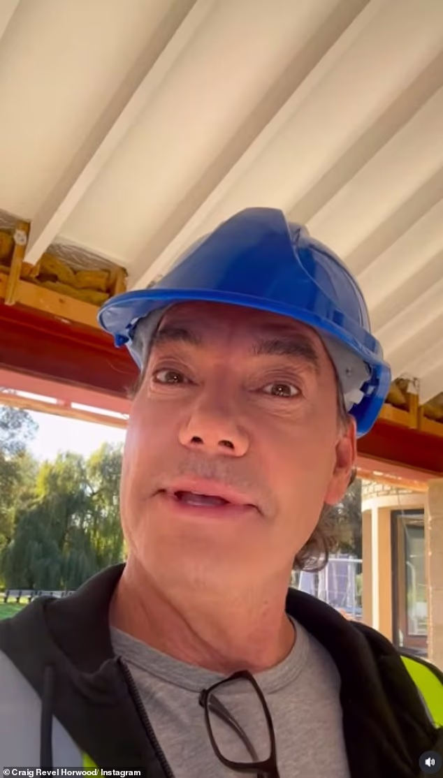 Strogi sudac, 60, tražio je građevinsku dozvolu za podizanje svog stražnjeg vrta izgradnjom terase oko bazena na posjedu, dok je cijelu unutrašnjost uništio kako bi ga učinio savršenim životnim prostorom