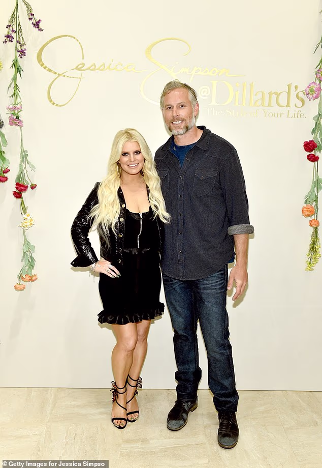 Simpson, koja je u siječnju objavila rastavu od supruga Erica Johnsona, otvoreno je govorila o tome kako je trijeznost bila ključna za ponovno otključavanje njezine kreativnosti; viđeno 2018