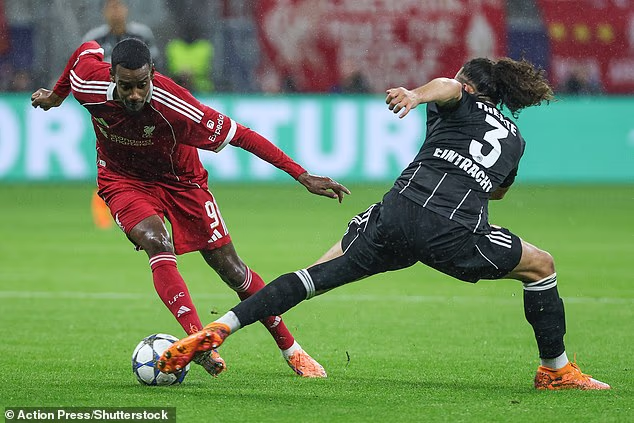 Isak je pretrpio ozljedu prepone protiv Eintracht Frankfurta prošlog mjeseca i još uvijek nije trenirao