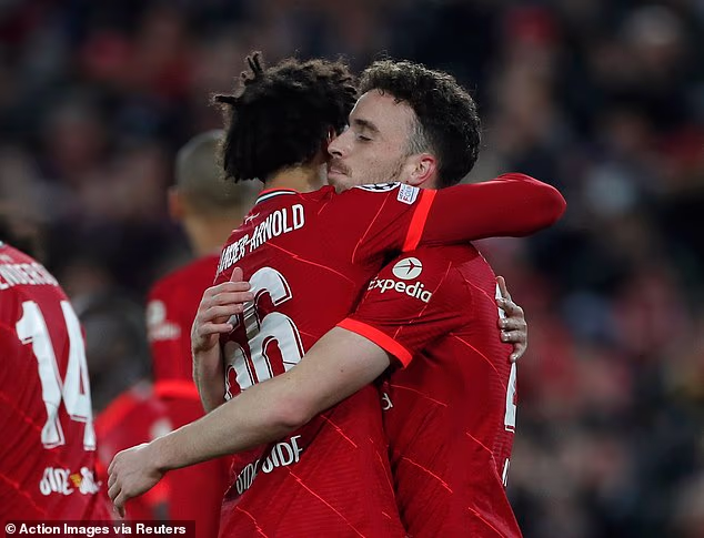 Alexander-Arnold i Jota (desno) odigrali su 145 utakmica zajedno u Liverpoolu u uspješnom razdoblju